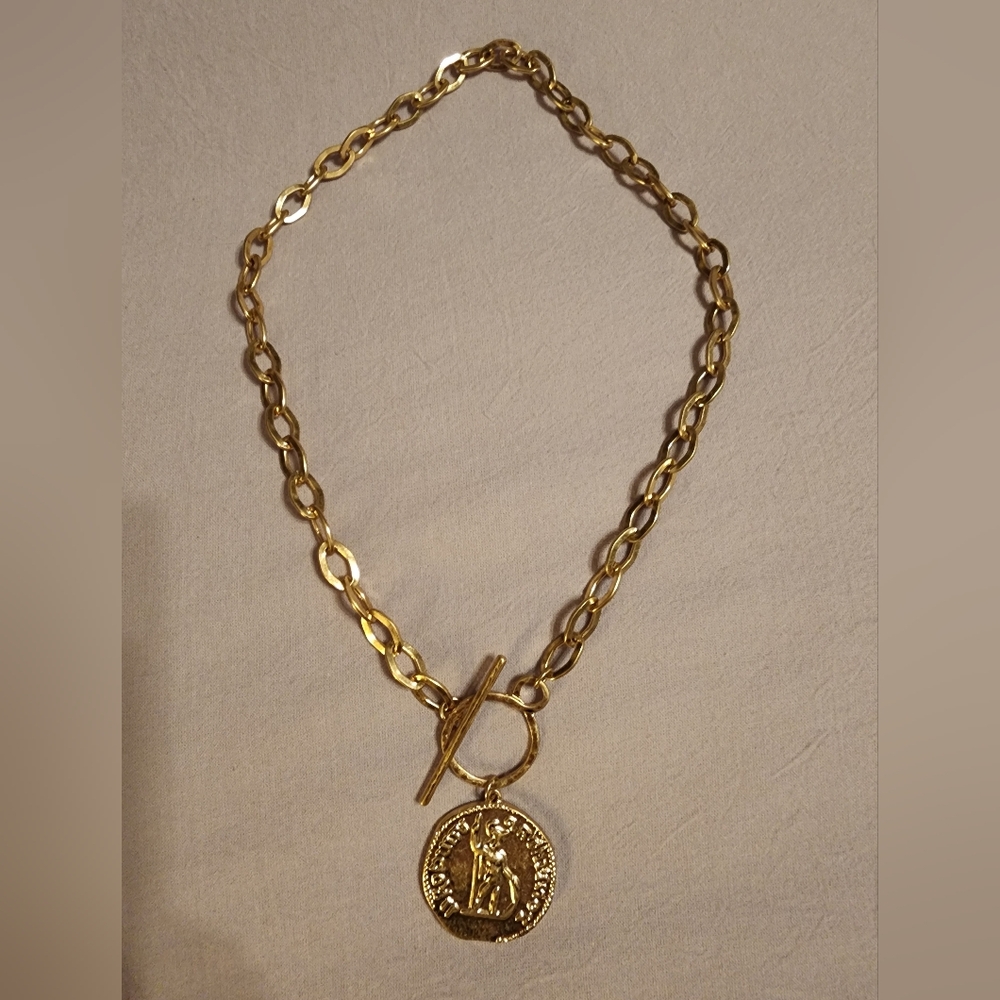 Necklace, goldtone, costume toggle clasp